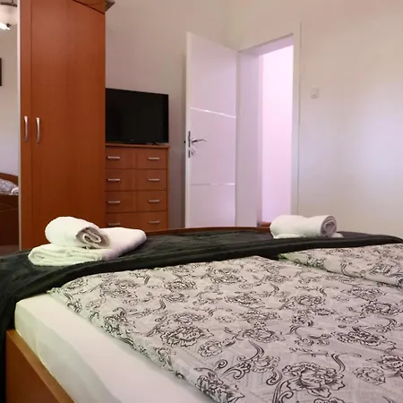 Crystal Willa Bihać