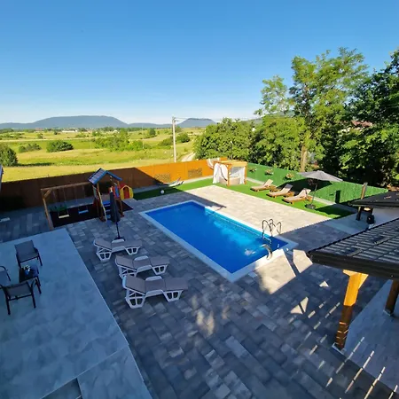 Crystal Willa Bihać